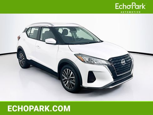 Used 2023 Nissan Kicks SV FWD image 1