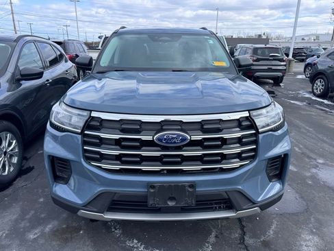 Used 2025 Ford Explorer Active image 2