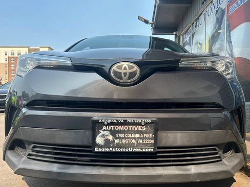 Used 2018 Toyota C-HR XLE FWD image 8