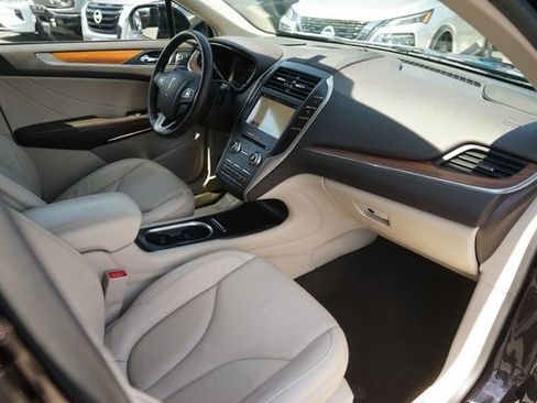 Used 2019 Lincoln MKC Select w/ Select Plus Package FWD image 18