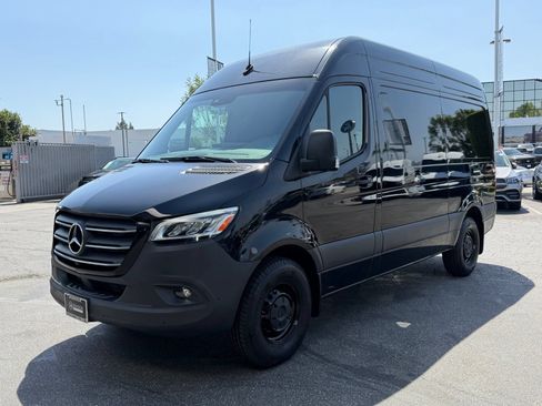 Used 2024 Mercedes-Benz Sprinter 2500 image 6
