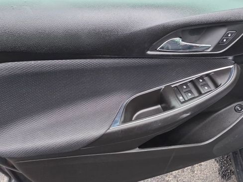 Used 2018 Chevrolet Cruze LT FWD image 11