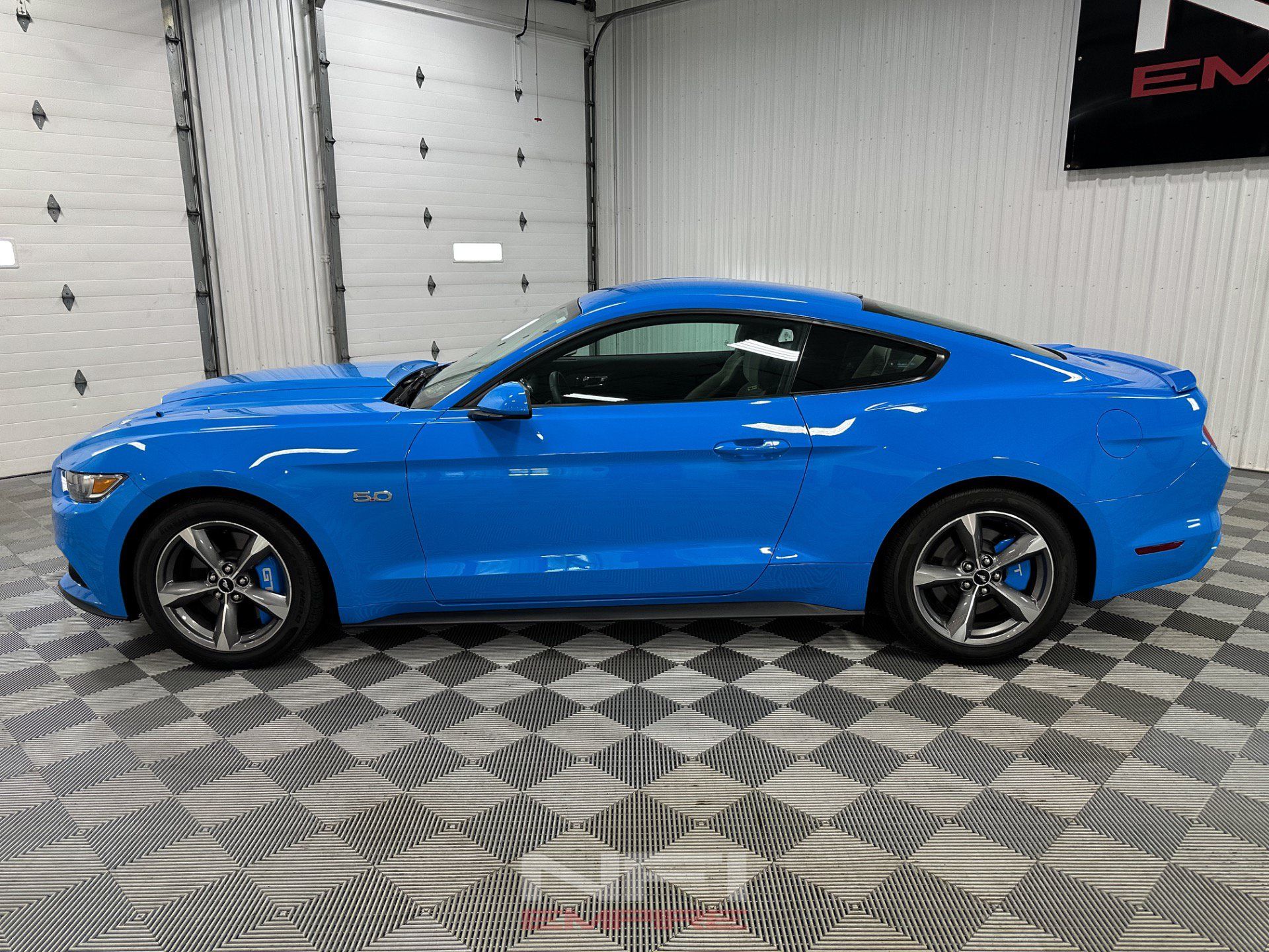 Used 2017 Ford Mustang GT RWD image 2