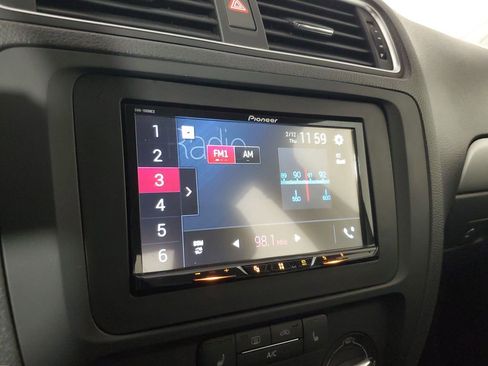 Used 2014 Volkswagen Jetta SE image 25