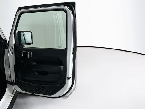 Used 2023 Jeep Wrangler Unlimited w/ Cold Weather Group AWD/4WD image 31