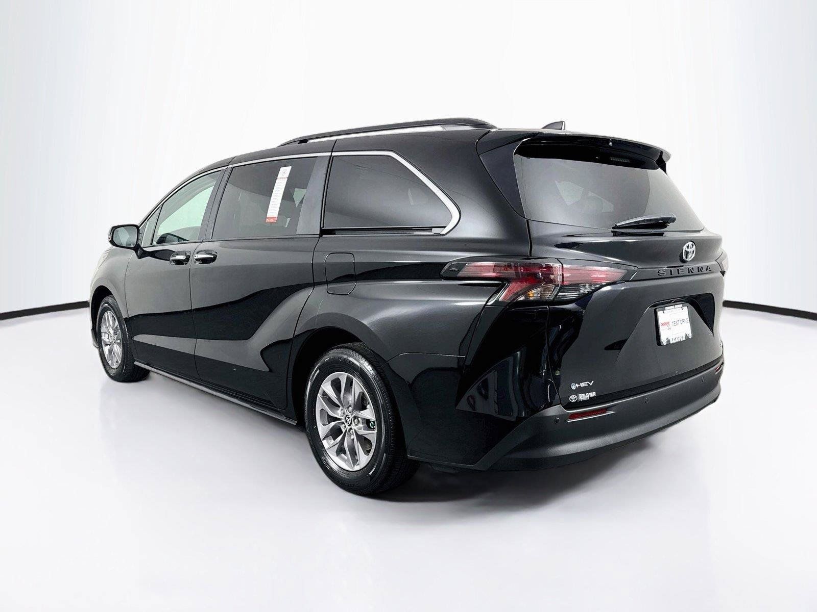 Certified 2026 Toyota Sienna XLE FWD image 13