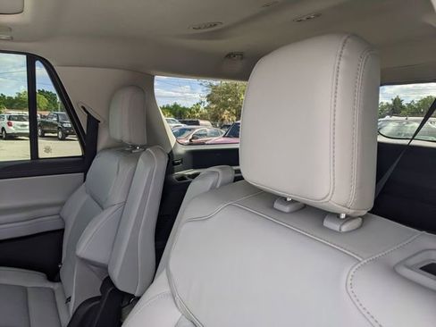 Used 2025 Ford Expedition Max Platinum w/ Driver's Package AWD/4WD image 21
