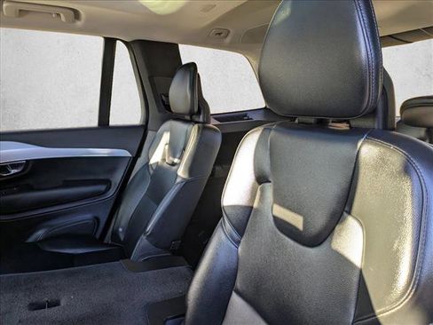 Used 2018 Volvo XC90 T5 Momentum w/ Convenience Package image 18