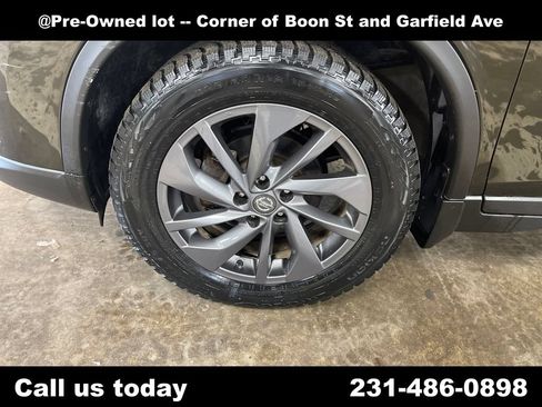 Used 2016 Nissan Rogue SL w/ SL Premium Package AWD/4WD image 11