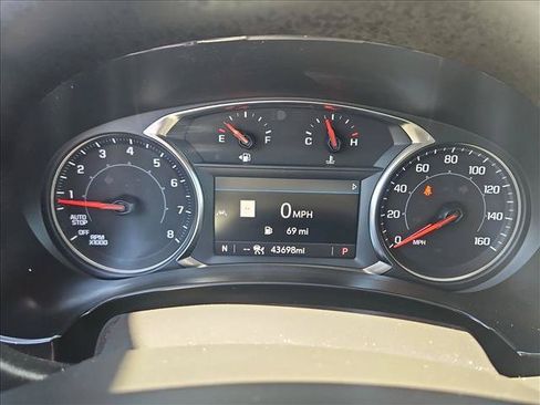 Used 2023 GMC Terrain SLE w/ Driver Convenience Package FWD image 11
