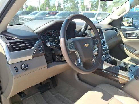 Used 2015 Chevrolet Suburban LT RWD image 18