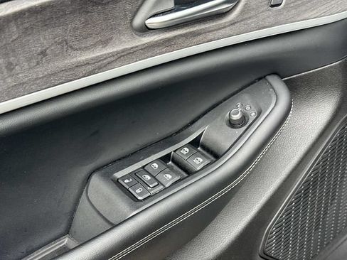 Used 2023 Jeep Grand Cherokee Limited AWD/4WD image 17