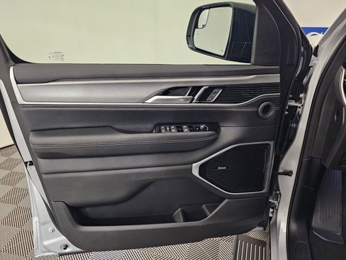 New 2026 Jeep Grand Wagoneer L Limited AWD/4WD image 10