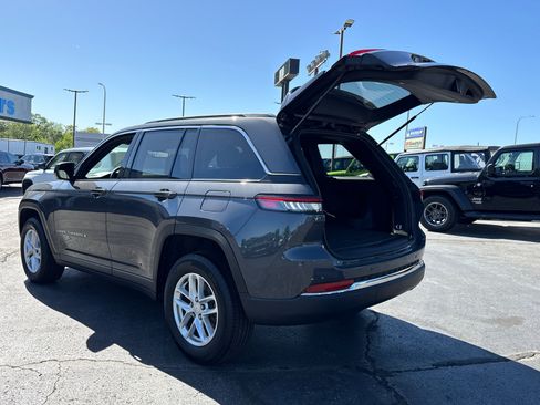 Used 2024 Jeep Grand Cherokee Laredo X AWD/4WD image 18