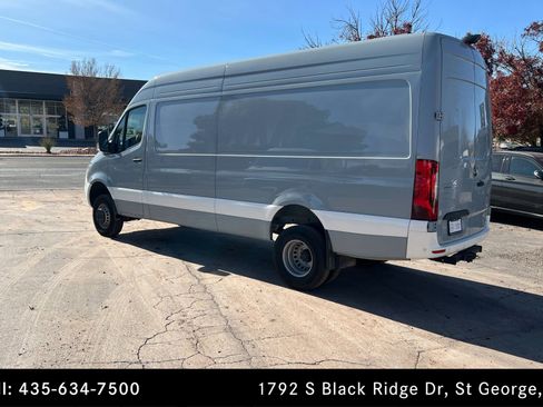 Used 2025 Mercedes-Benz Sprinter 3500 image 3