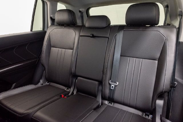 Used 2023 Volkswagen Tiguan SE FWD image 24
