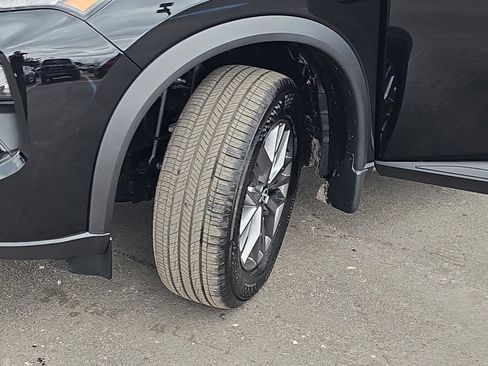 Used 2025 Nissan Rogue S image 30