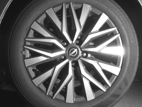 Used 2025 Nissan Altima 2.5 SV FWD image 14