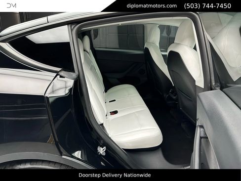 Used 2022 Tesla Model Y Performance image 22