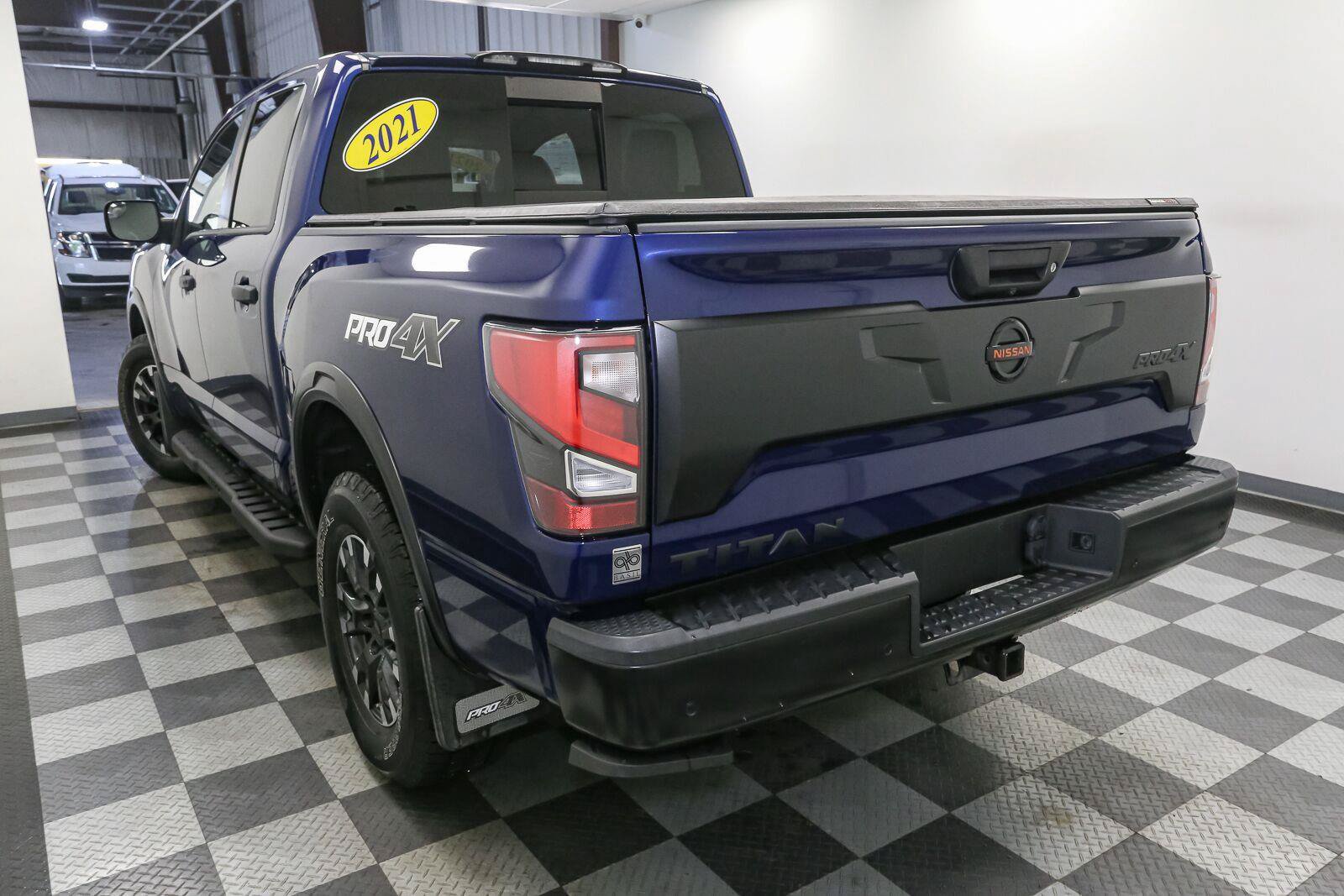 Used 2021 Nissan Titan PRO-4X w/ Pro-4x Convenience Package AWD/4WD image 11