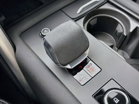 Certified 2025 Land Rover Discovery Dynamic SE AWD/4WD image 17
