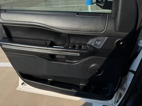 Used 2019 Ford Expedition XLT w/ Equipment Group 202A RWD image 26