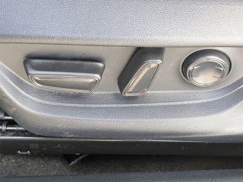 Used 2025 Toyota Camry SE image 20