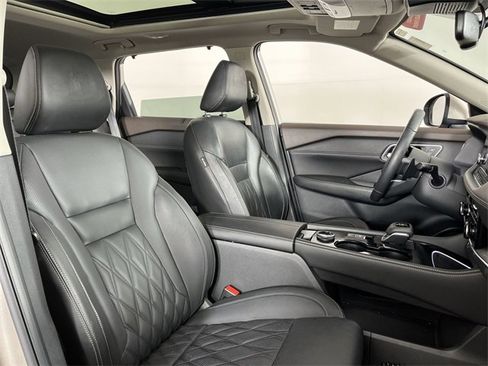 Certified 2021 Nissan Rogue Platinum image 25