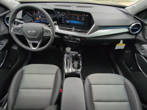 New 2026 Chevrolet Trax LT w/ Driver Confidence Package FWD image 5