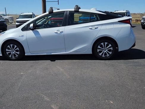 Used 2021 Toyota Prius XLE AWD/4WD image 2