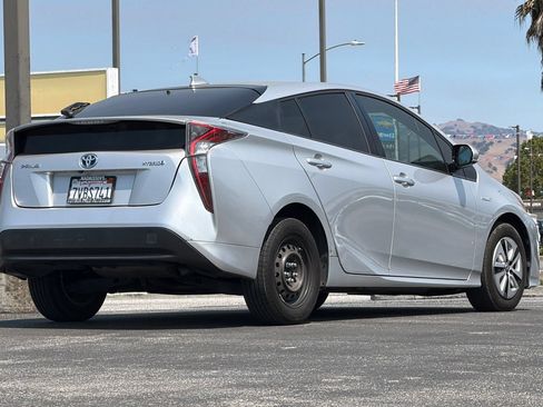 Used 2016 Toyota Prius Four w/ Advanced Technology Package FWD image 4