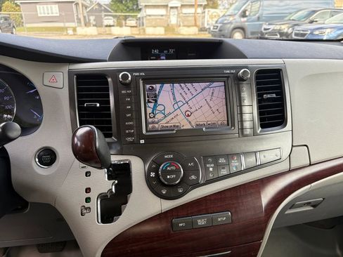 Used 2013 Toyota Sienna Limited image 23