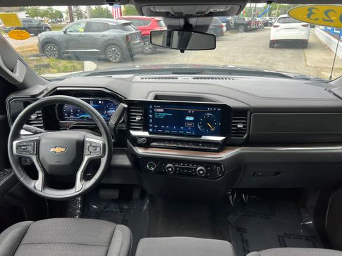 Certified 2023 Chevrolet Silverado 1500 LT AWD/4WD image 32