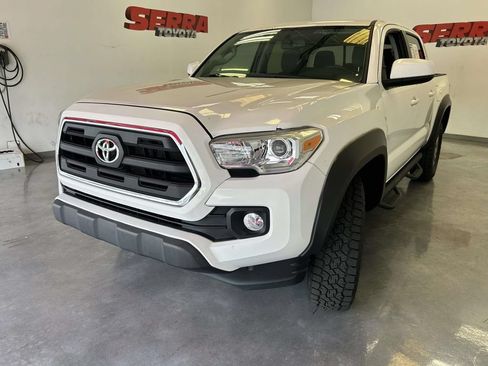 Used 2017 Toyota Tacoma SR5 w/ Tow Package RWD image 7