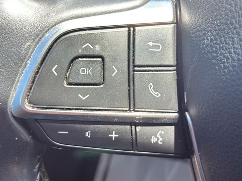 Used 2020 Toyota Highlander XLE FWD image 33