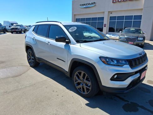 New 2026 Jeep Compass Latitude image 7