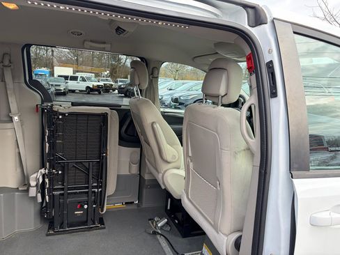 Used 2015 Dodge Grand Caravan SE w/ Quick Order Package 29E SE image 23