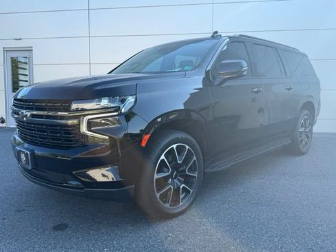 Used 2022 Chevrolet Suburban RST w/ Luxury Package AWD/4WD image 5