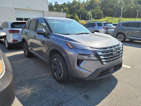 Used 2025 Nissan Rogue SV FWD image 3