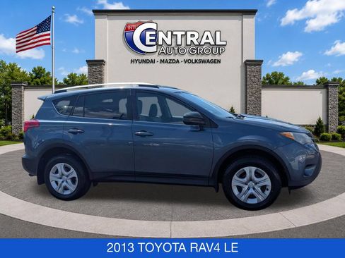 Used 2013 Toyota RAV4 LE AWD/4WD image 9