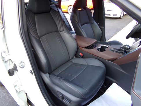 Used 2022 Toyota Venza Limited w/ Advanced Technology Package image 22