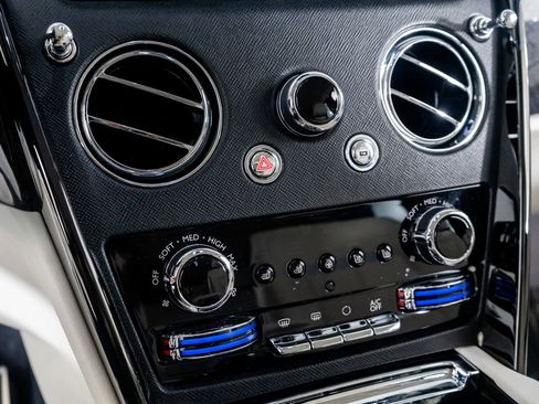 Used 2023 Rolls-Royce Cullinan Black Badge image 45