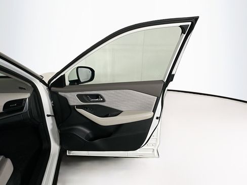 Used 2023 Nissan Rogue SV image 29