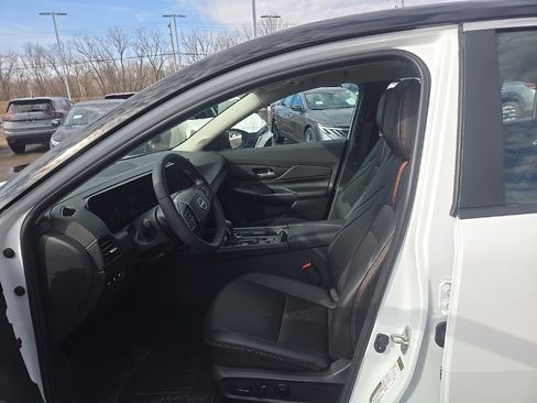 Used 2026 Nissan Sentra SR w/ SR Premium Package image 9