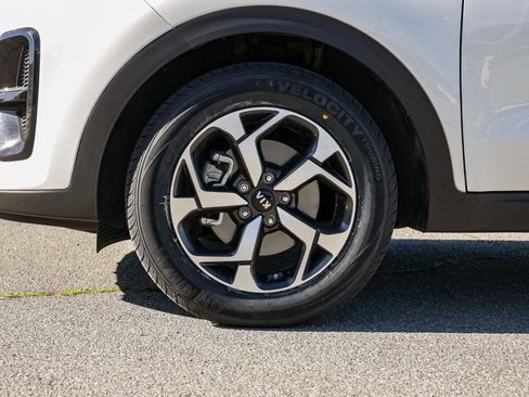 Used 2022 Kia Sportage LX image 11