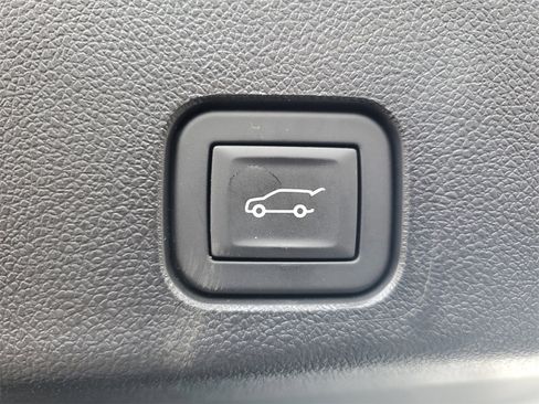 Used 2025 Chevrolet Traverse RS w/ LPO, Floor Liner Package image 9