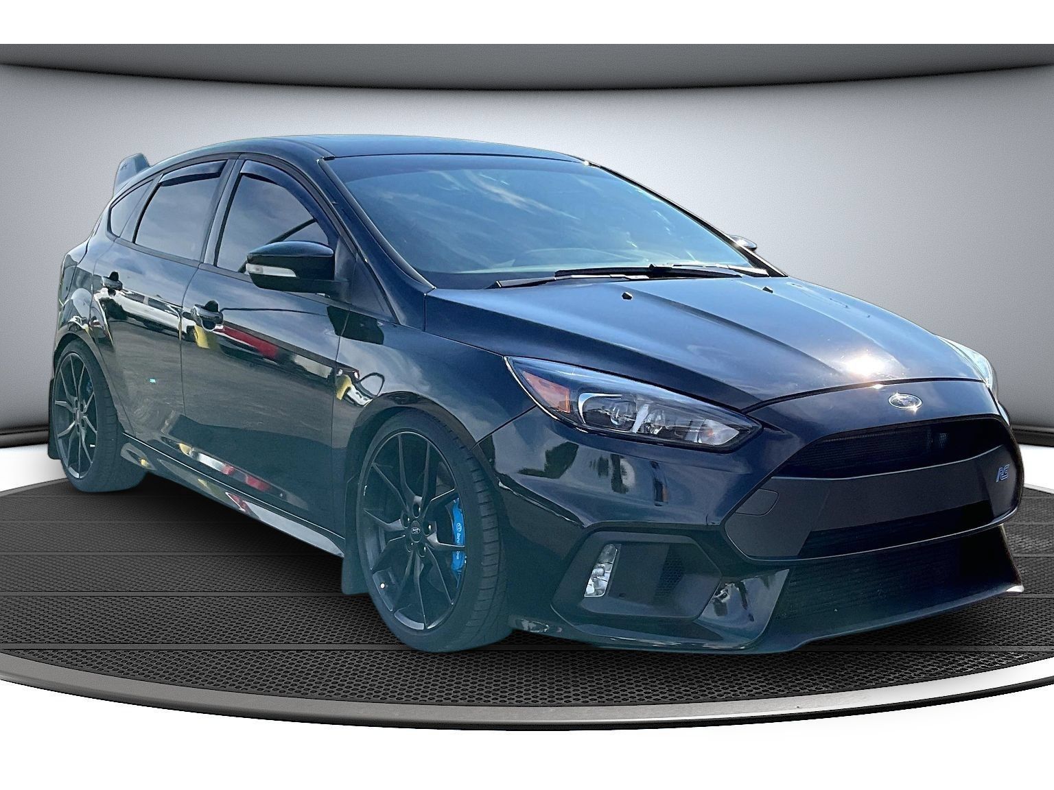 Used 2017 Ford Focus RS AWD/4WD image 2