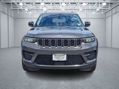 Used 2024 Jeep Grand Cherokee Laredo X AWD/4WD image 3