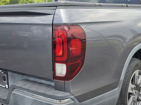 Used 2017 Honda Ridgeline RTL-T image 11