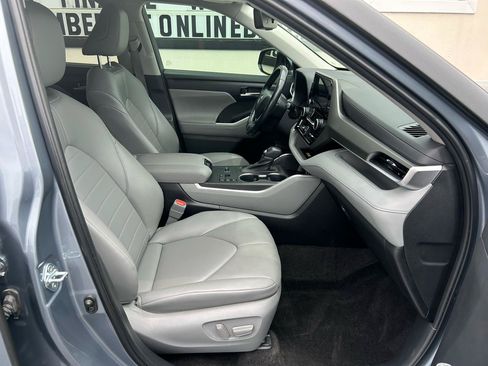 Used 2023 Toyota Highlander XLE AWD/4WD image 21